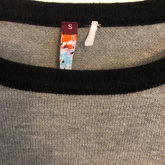 Unique Embroidered Sweater - Picture 3 of 4